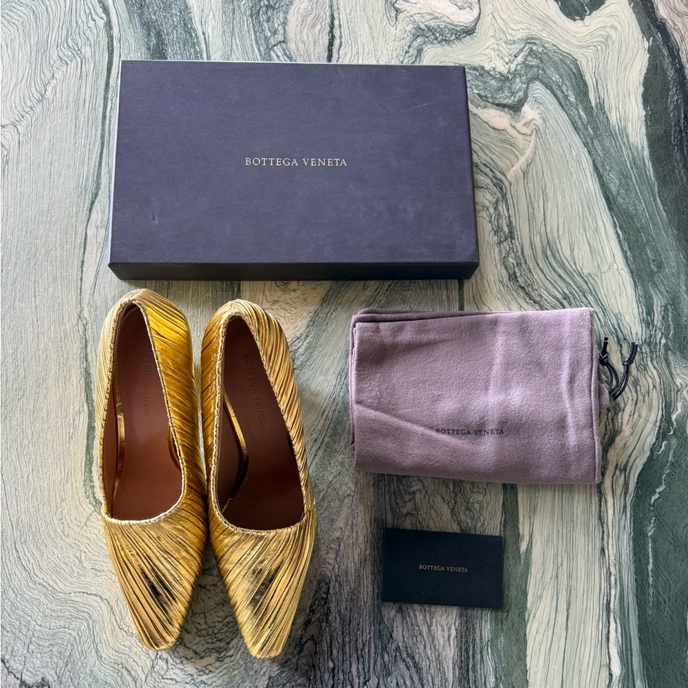 Bottega Veneta Gold Almond Metallic Bark Pumps - Picture 3 of 6